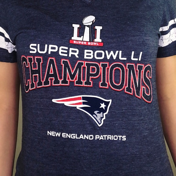 NFL New England Patriots Super Bowl Champion Large Short Sleeve Football - Picture 5 of 10